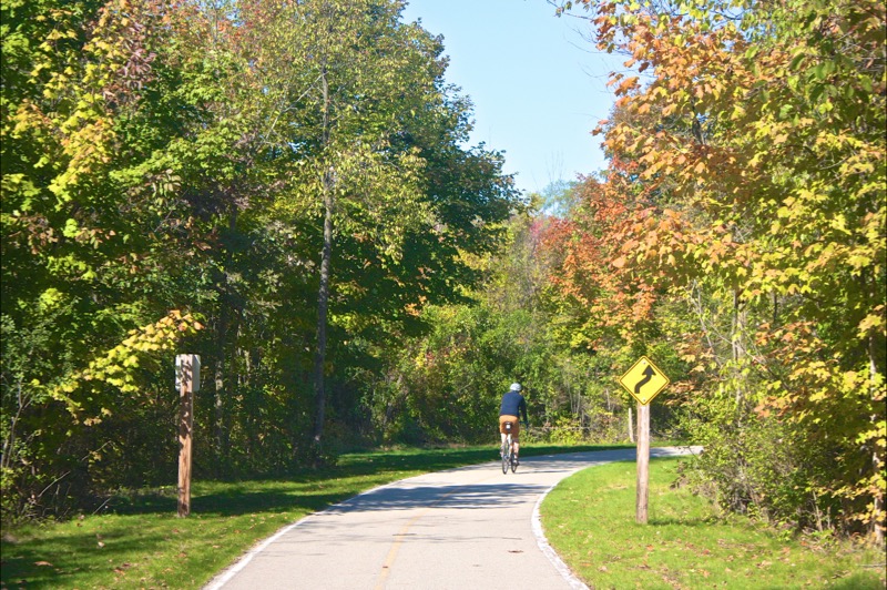 River Bends Park to Lake Saint Clair Trail